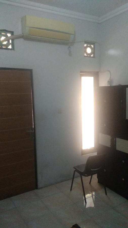 Hotel Kost Backpacker à Sidoarjo Extérieur photo