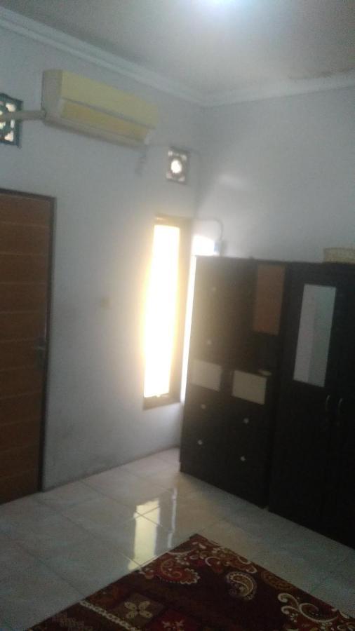Hotel Kost Backpacker à Sidoarjo Extérieur photo